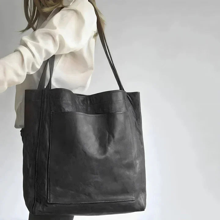 Bolso clásico Kimberly™ de cuero negro con asa larga y compartimento frontal con costuras