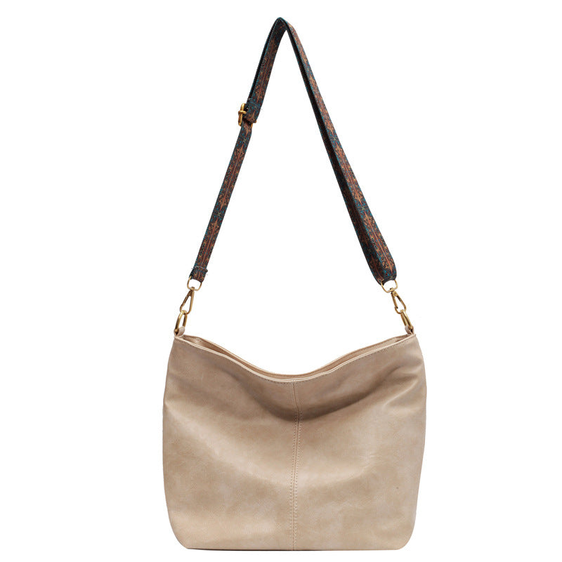 Bolso bandolera vintage beige con correa estampada y hebillas doradas