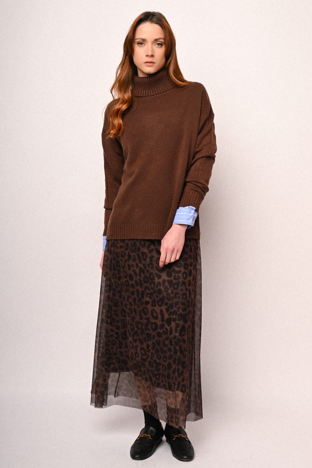 Falda midi de tul marrón oscuro con estampado animal leopardo