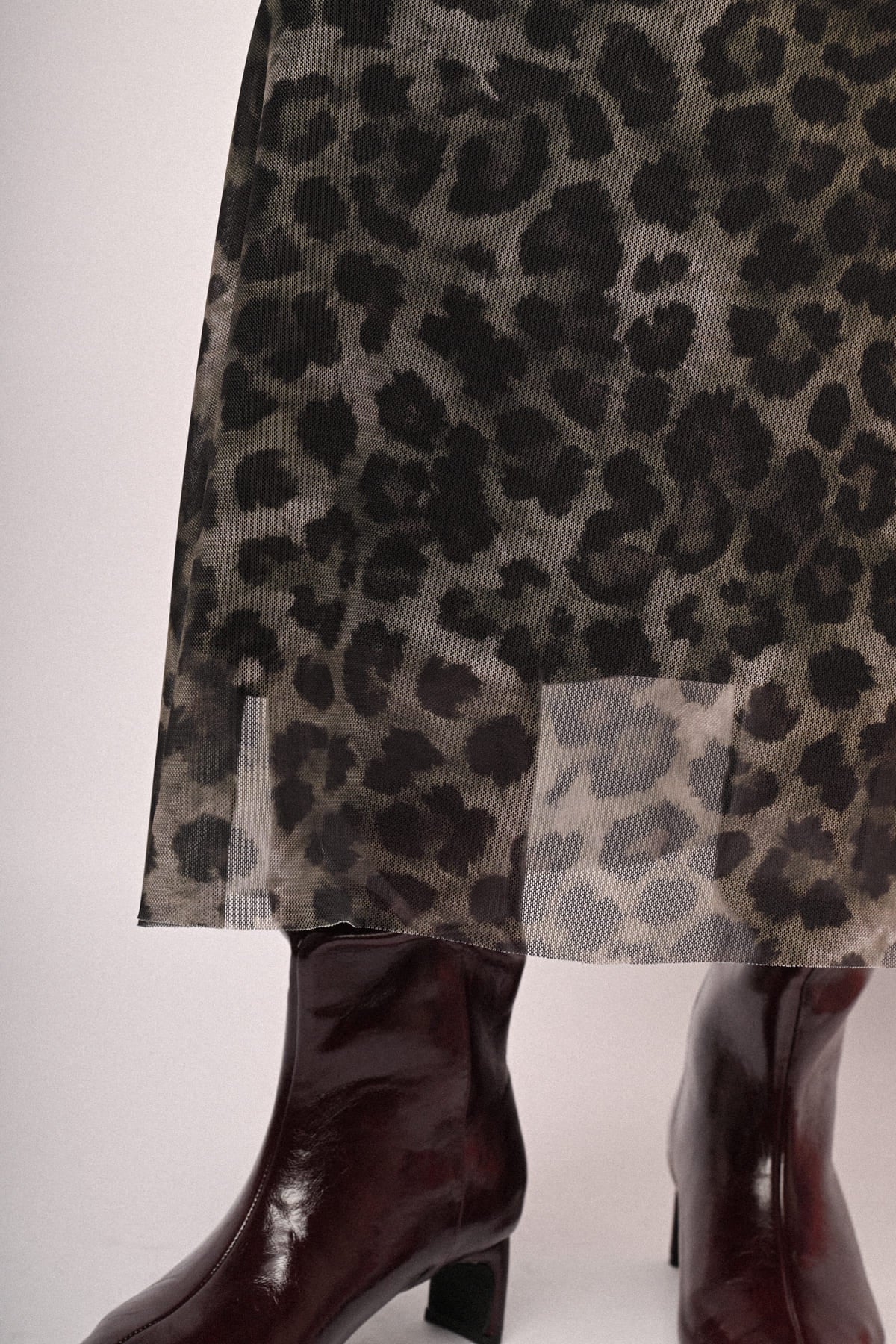 Falda midi de tul con estampado leopardo; caída ligera y dobladillo recto