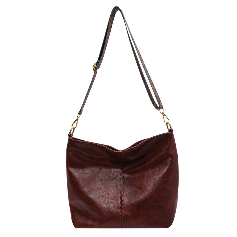 Bolso bandolera vintage marrón oscuro con correa estampada y hebillas doradas