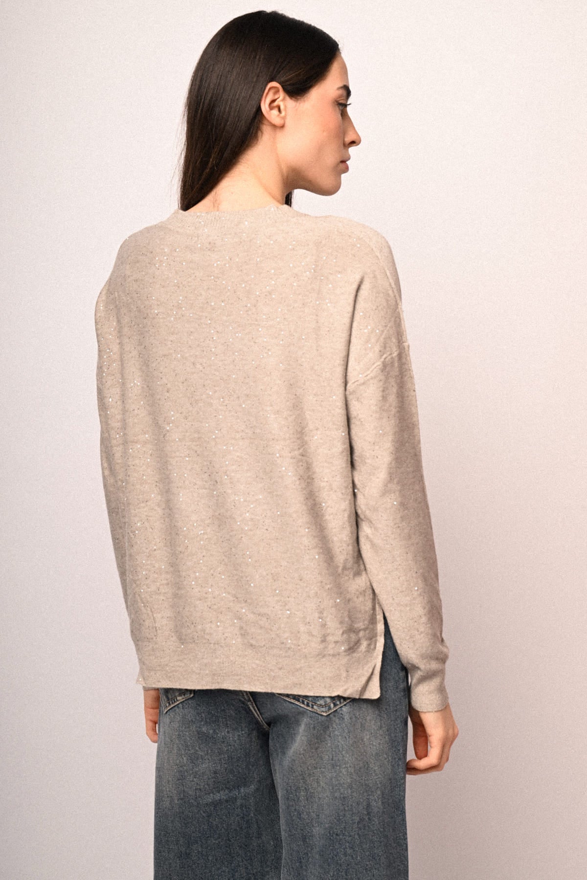 Jersey básico gris claro con mini lentejuelas en la espalda, manga larga