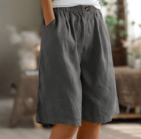 Pantalón corto de algodón gris, cintura elástica con botón, pierna recta y bolsillos