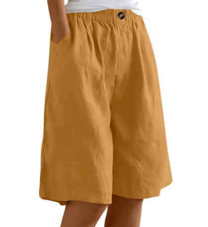 Pantalones cortos de algodón color mostaza con cintura elástica y botón frontal