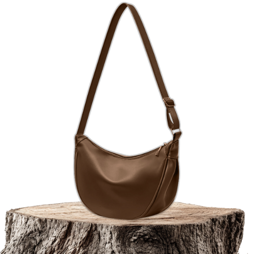 Bolso bandolera tipo media luna color café, con asa ajustable y cierre lateral
