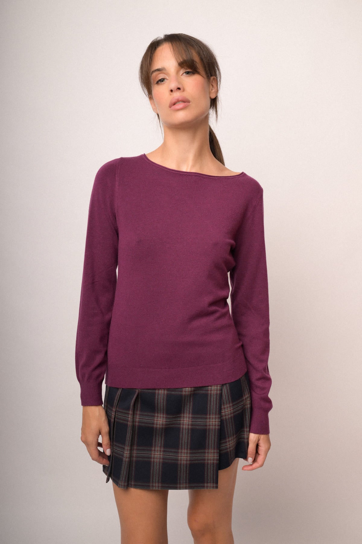 Jersey básico fucsia de manga larga y cuello redondo, con caída recta