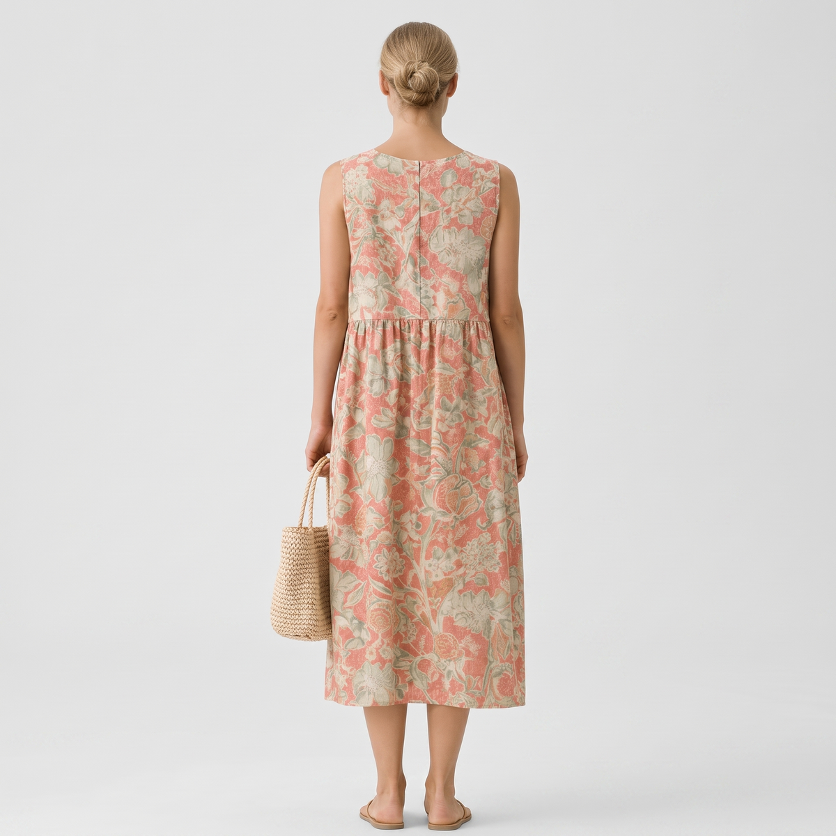 Vestido midi sin mangas estampado floral coral y verde, vista trasera con espalda lisa